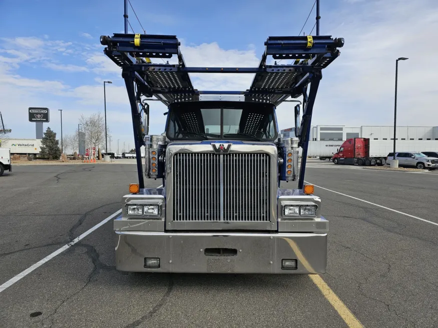 2020 Western Star 4900FA | Photo 2 of 28