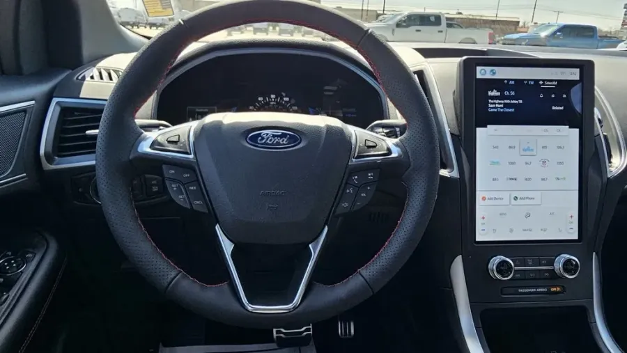 2024 Ford Edge | Photo 16 of 33