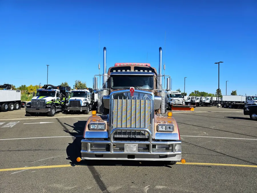 2022 Kenworth W900 | Photo 2 of 31