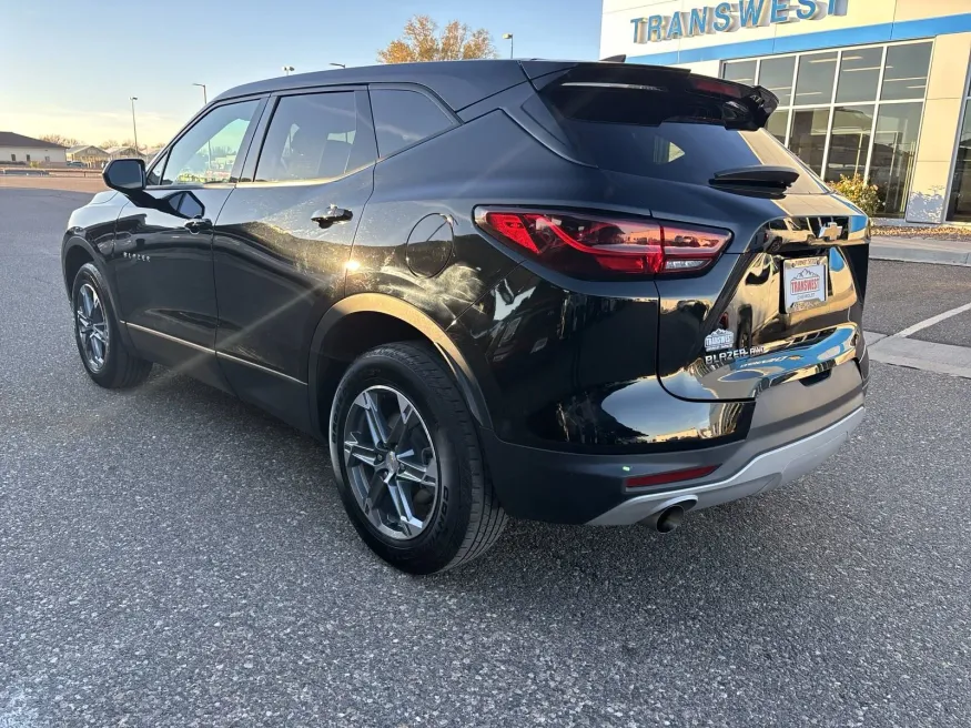 2023 Chevrolet Blazer LT | Photo 2 of 20