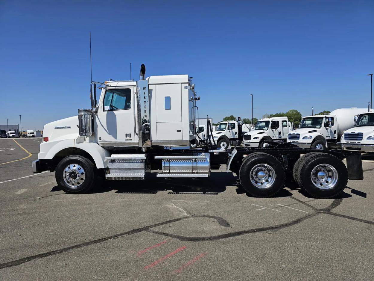 2020 Western Star 4900SA | Photo 8 of 24