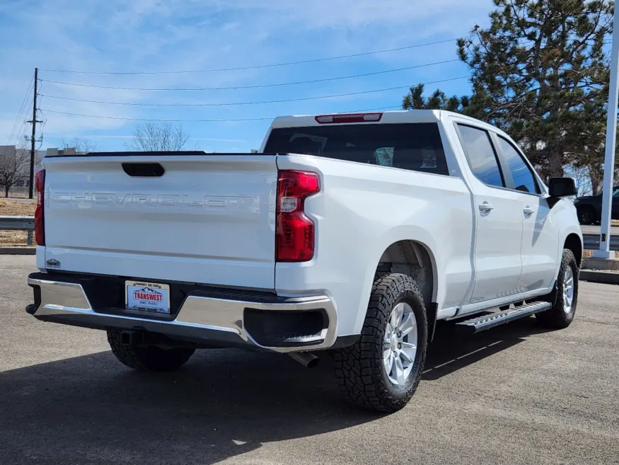 2024 Chevrolet Silverado 1500 LT | Photo 2 of 30