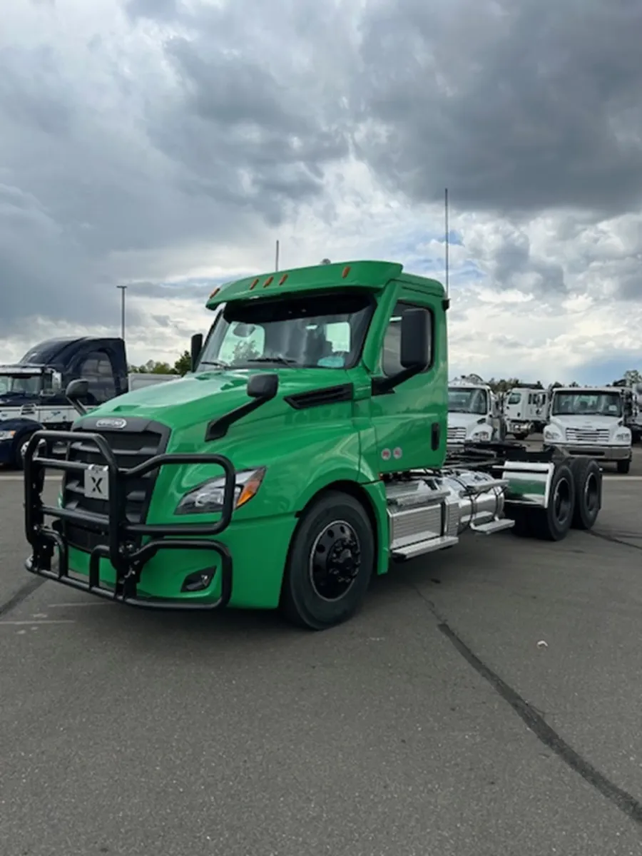 2025 Freightliner Cascadia 126 | Photo 1 of 17