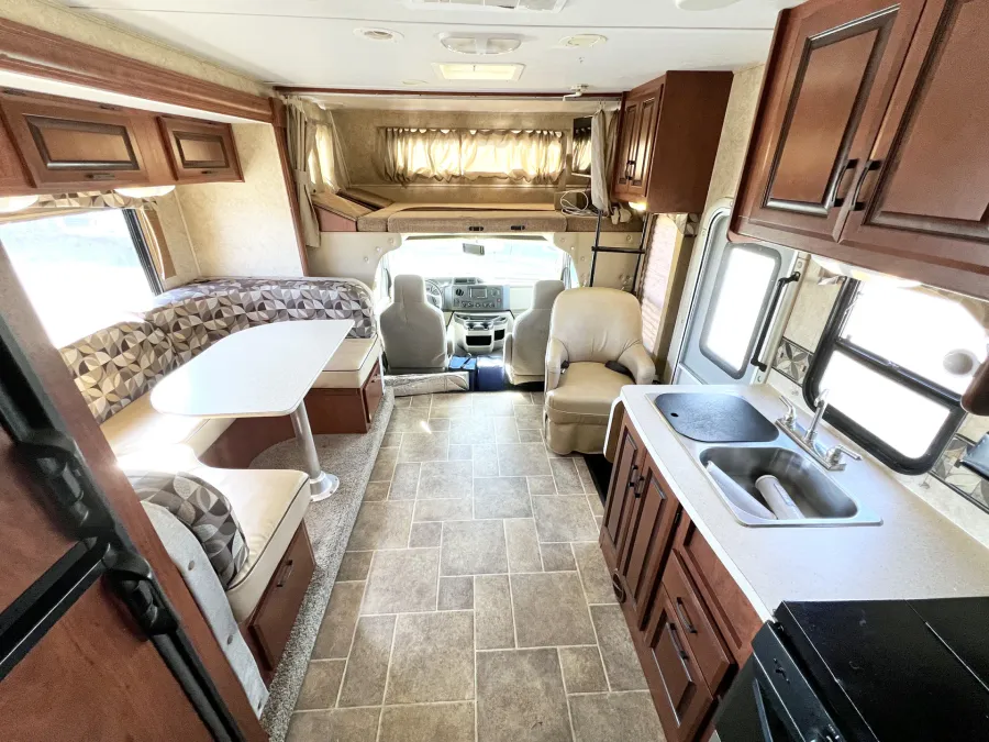 2013 Forest River Sunseeker 2450S | Photo 4 of 23