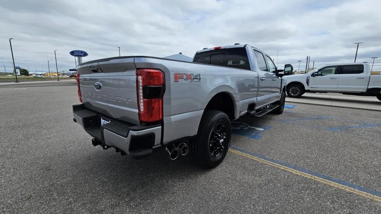 2024 Ford F-350SD | Photo 5 of 32