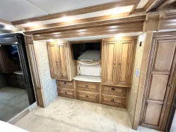 2014 Newmar Dutch Star 4369 | Thumbnail Photo 15 of 34