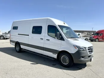 2023 Winnebago Adventure Wagon 70 SE