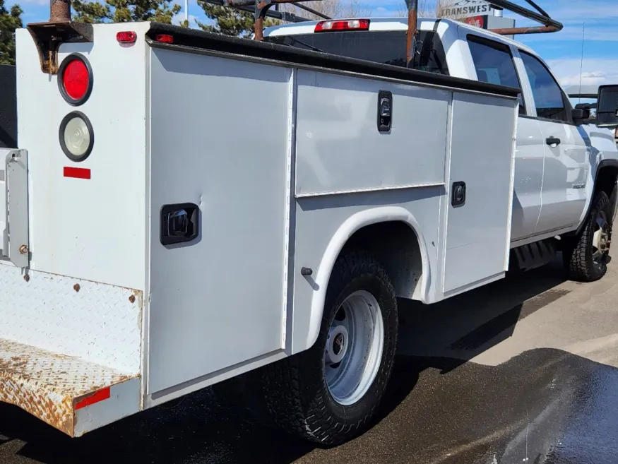 2018 GMC Sierra 3500HD | Photo 19 of 35