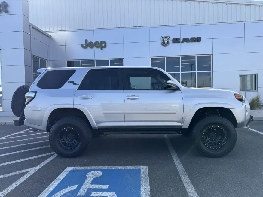 2019 Toyota 4Runner | Photo 1 of 17