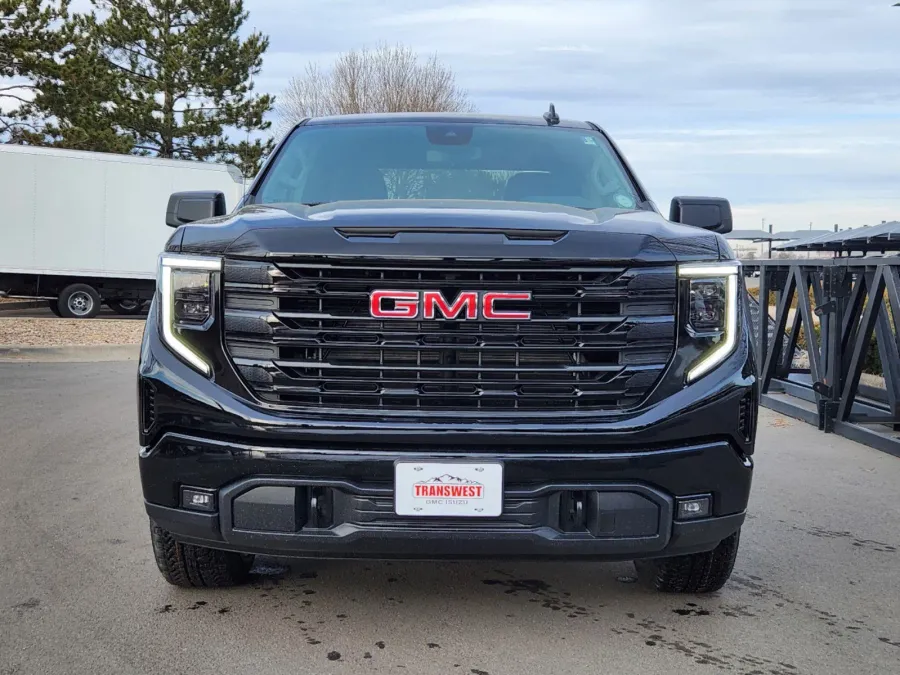 2025 GMC Sierra 1500 Elevation | Photo 4 of 31