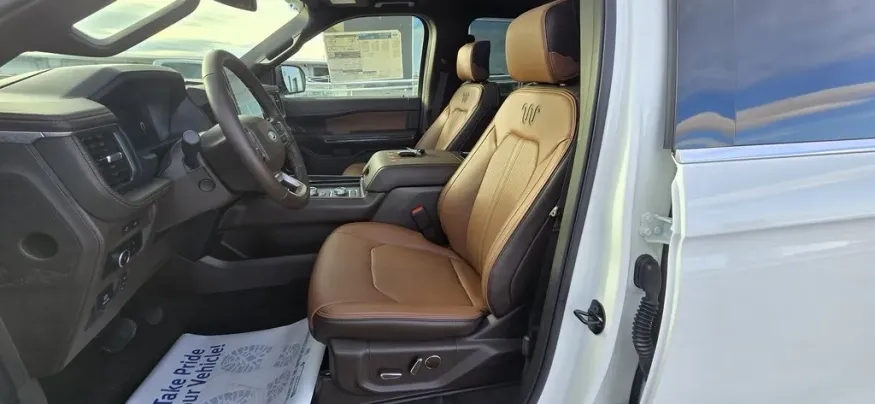 2024 Ford Expedition | Photo 18 of 36