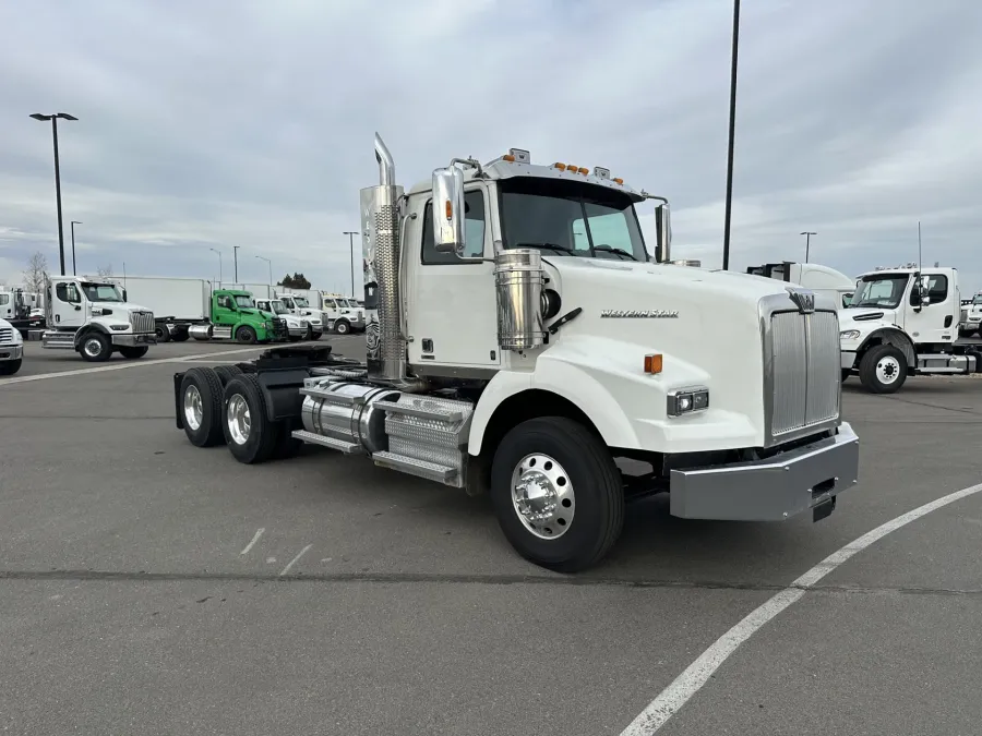 2020 Western Star 4900SA | Photo 3 of 18