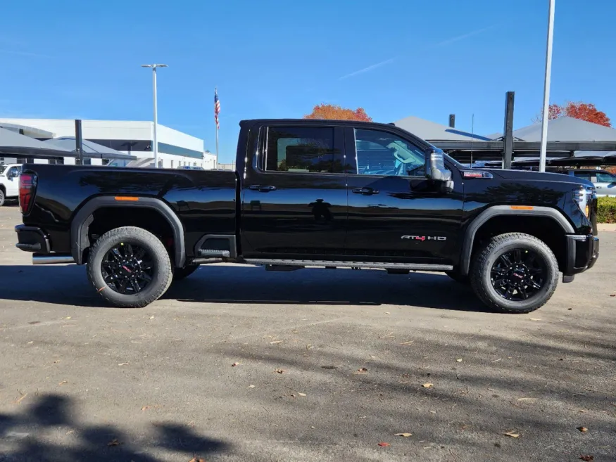 2025 GMC Sierra 2500HD AT4 | Photo 1 of 31