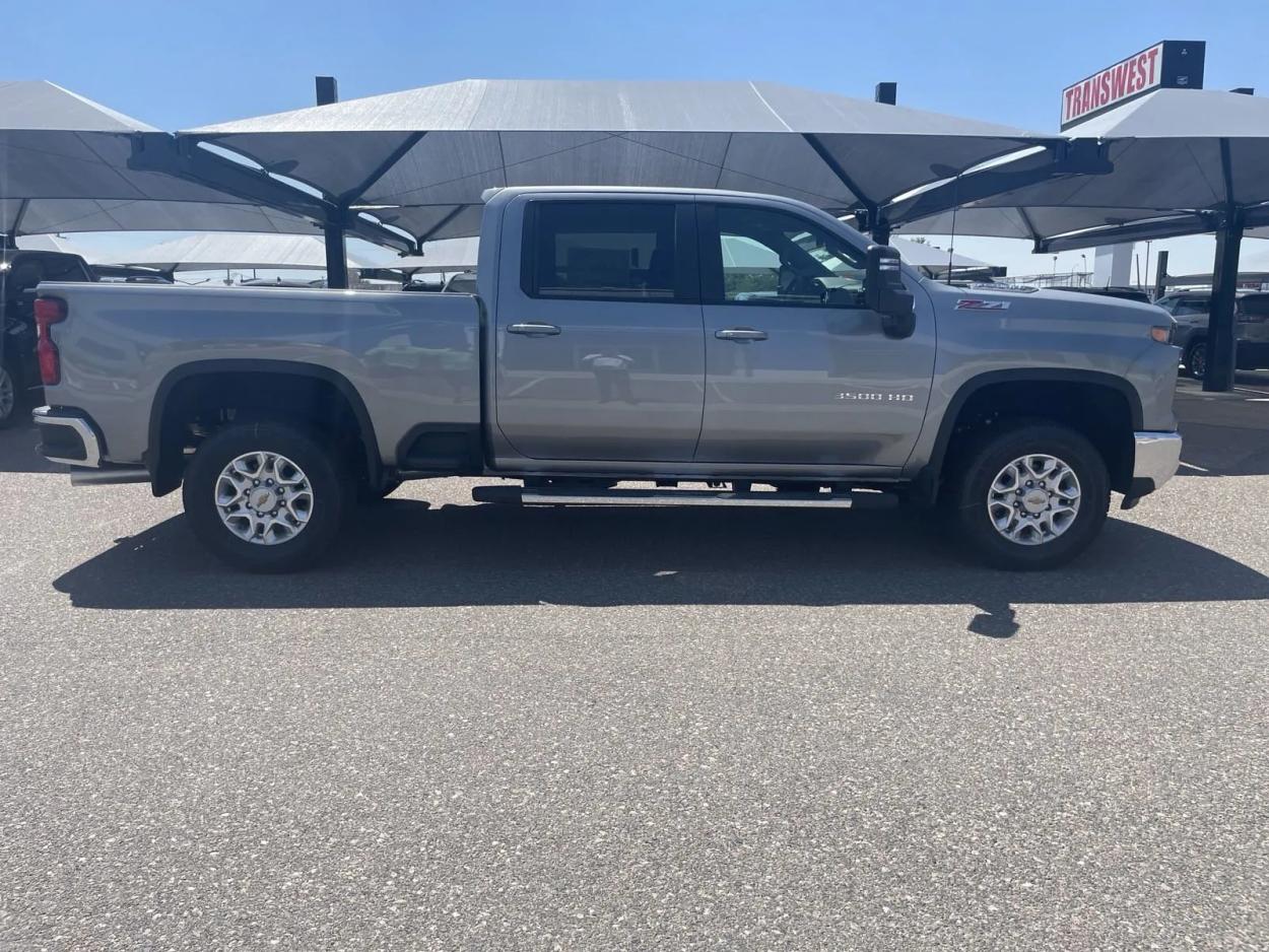 2024 Chevrolet Silverado 3500HD LT | Photo 5 of 21