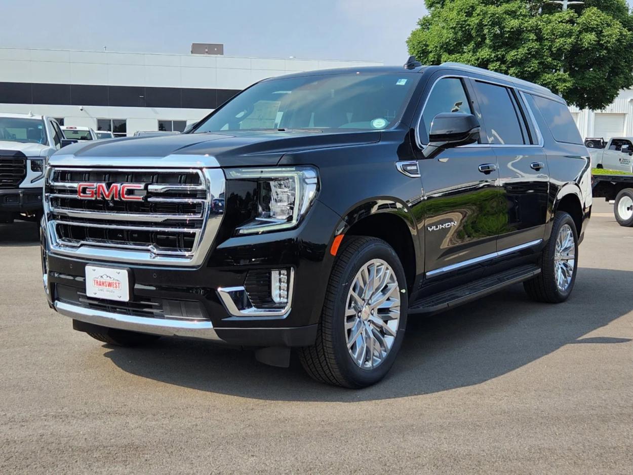 2024 GMC Yukon XL SLT | Photo 3 of 27