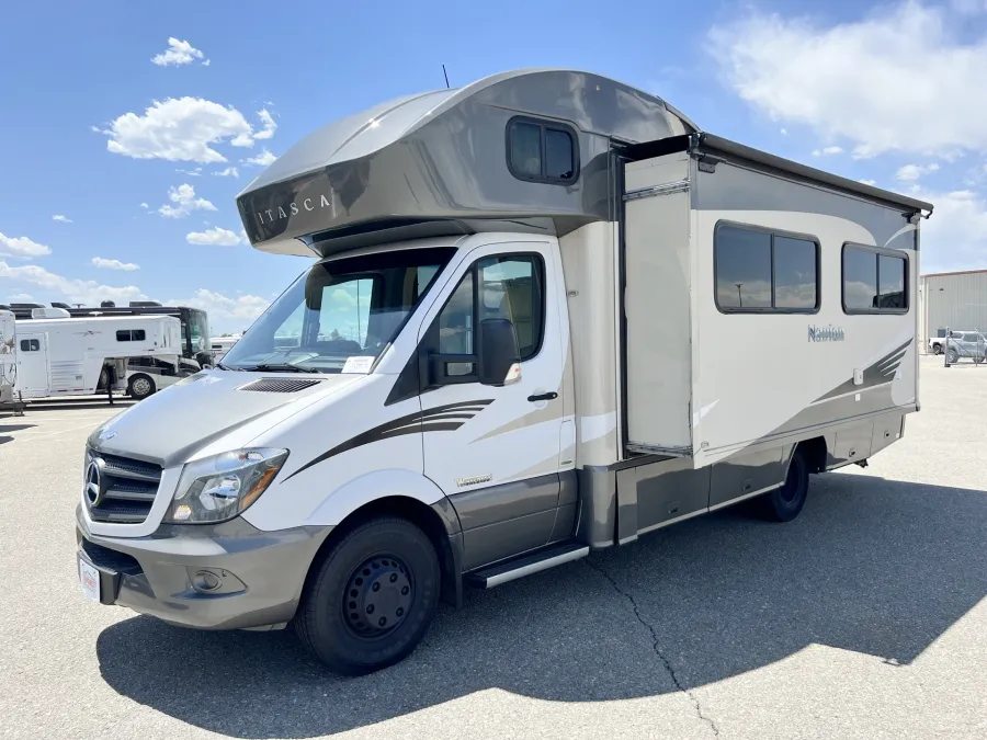 2016 Winnebago Navion 24M | Photo 18 of 22