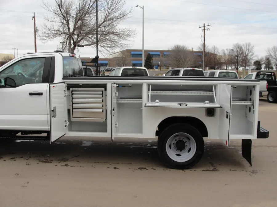 2023 Ford F-450 | Photo 9 of 15