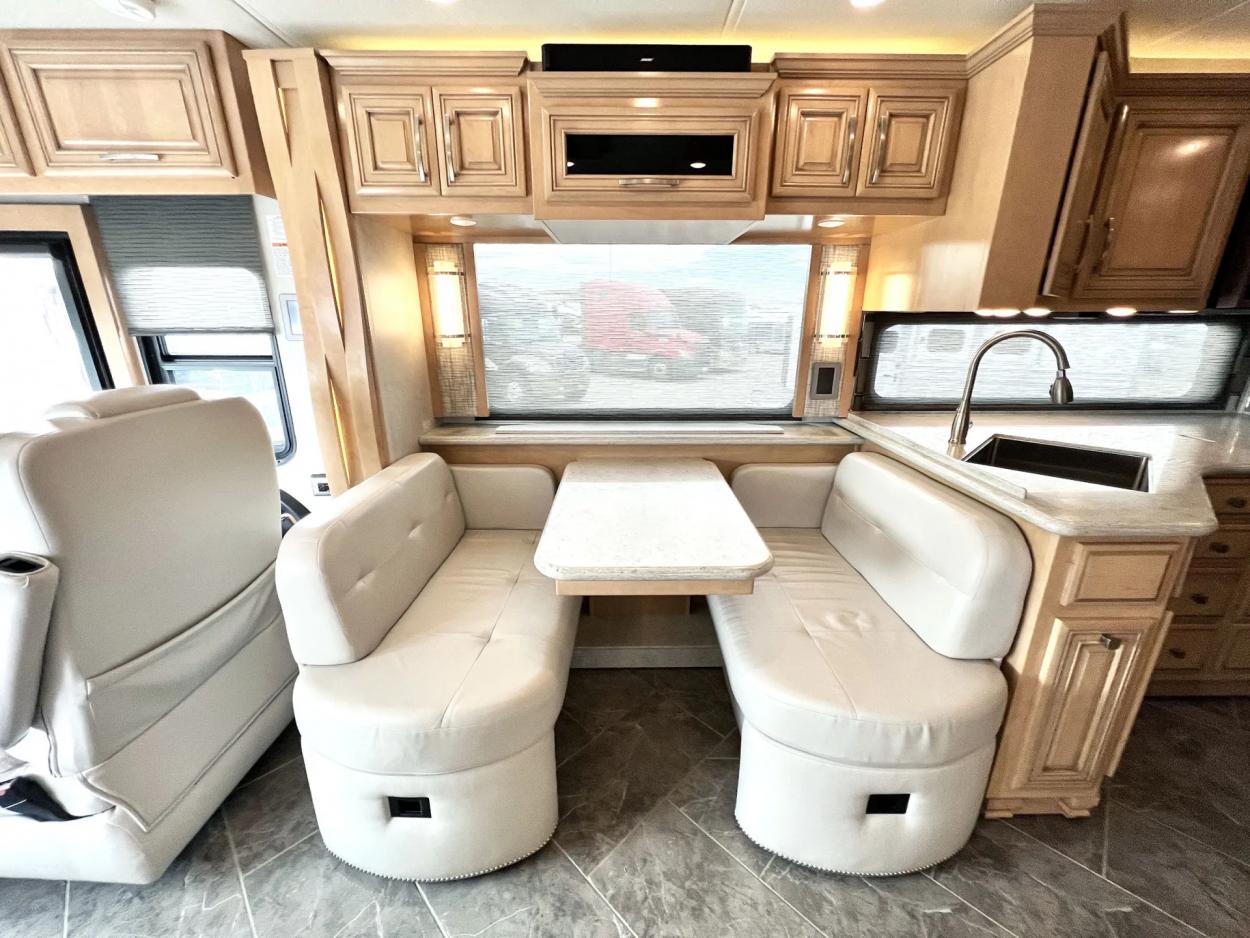 2020 Newmar New Aire 3343 | Photo 7 of 27