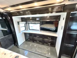 2020 Newmar London Aire 4543 | Thumbnail Photo 14 of 31