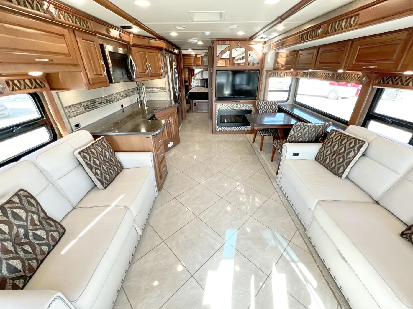 2016 Winnebago Journey 36M | Photo 3 of 29