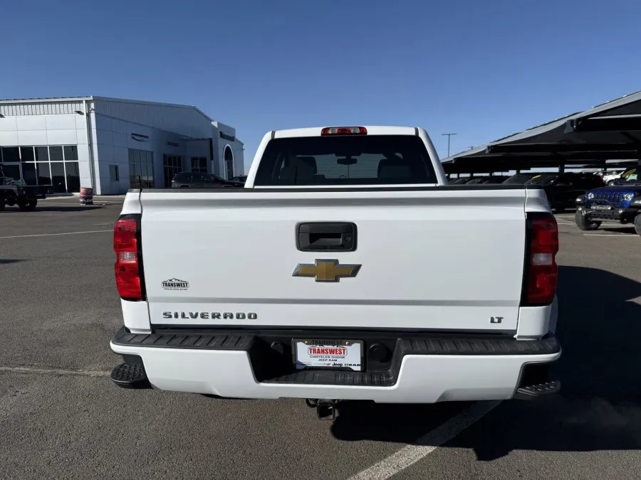 2017 Chevrolet Silverado 1500 LT | Photo 4 of 15