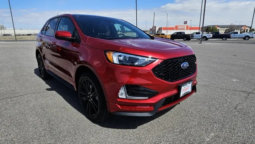 2024 Ford Edge | Photo 3 of 33