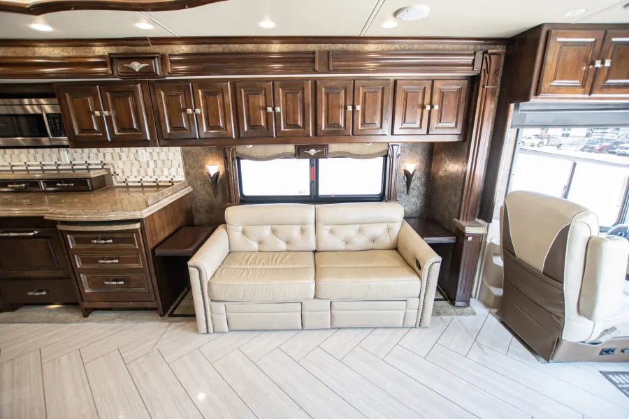 2015 Tiffin Allegro Bus 45 LP | Photo 8 of 12