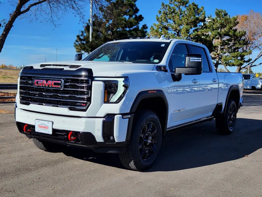 2025 GMC Sierra 2500HD AT4 | Photo 3 of 31