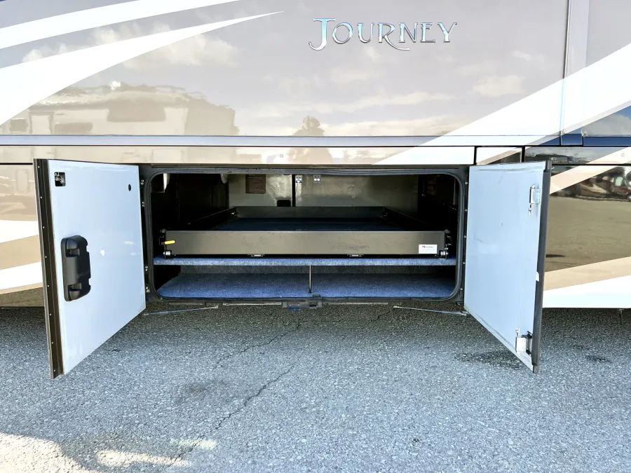 2016 Winnebago Journey 36M | Photo 28 of 29