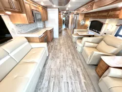 2018 Newmar Ventana 4369 | Thumbnail Photo 4 of 33