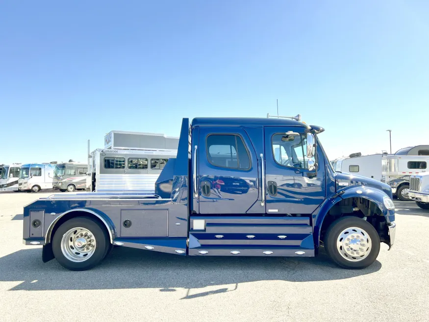 2015 Freightliner M2 106 Sport Chassis | Photo 16 of 21