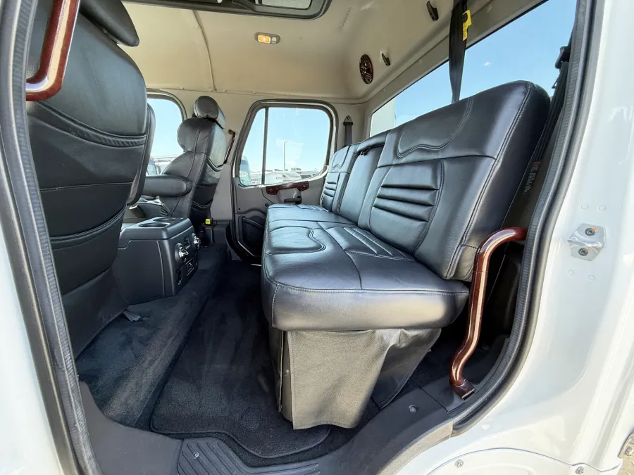 2015 Freightliner M2 106 Sportchassis | Photo 10 of 25