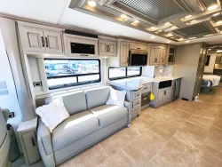 2024 Newmar Dutch Star 4325 | Thumbnail Photo 8 of 29