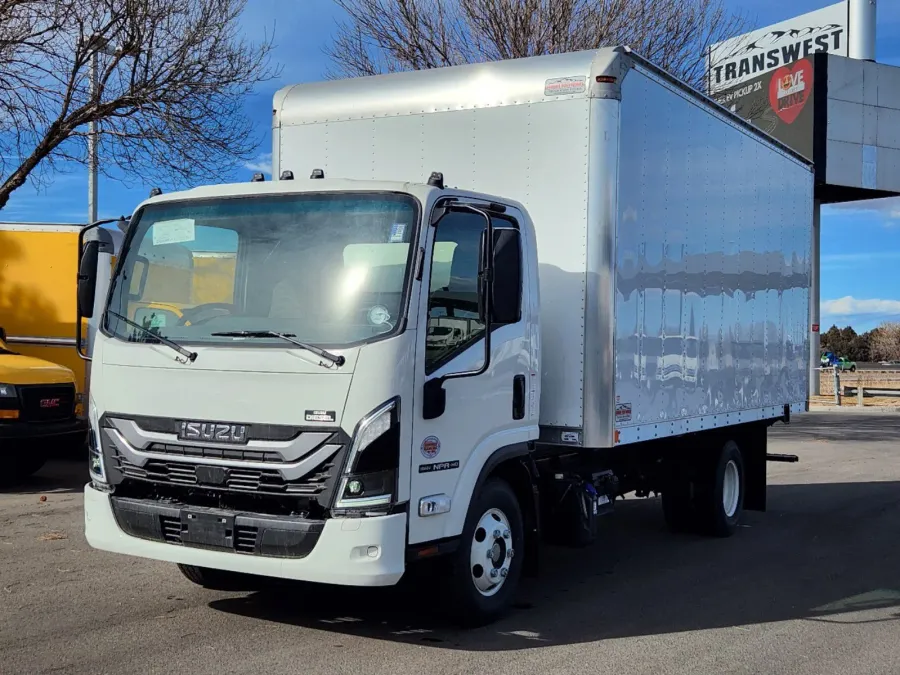 2025 Isuzu NRR DIESEL 18&#039; BOX VAN | Photo 2 of 8