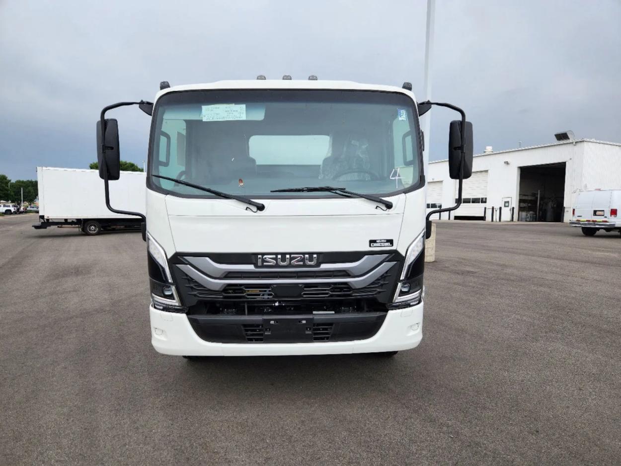 2025 Isuzu NRR DIESEL 176 WHEELBASE 