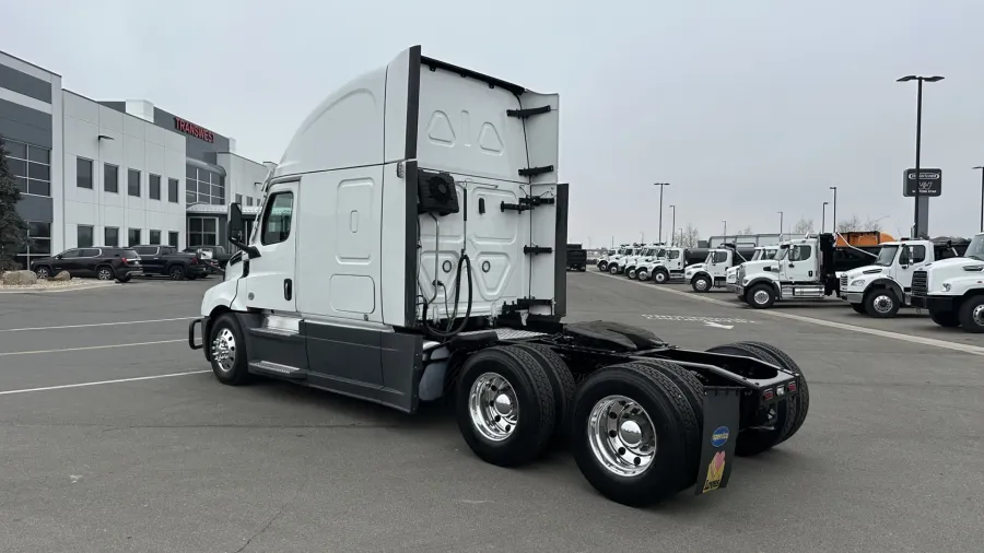 2023 Freightliner Cascadia 126 | Photo 7 of 22