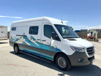 2023 Winnebago Adventure Wagon 70 SE