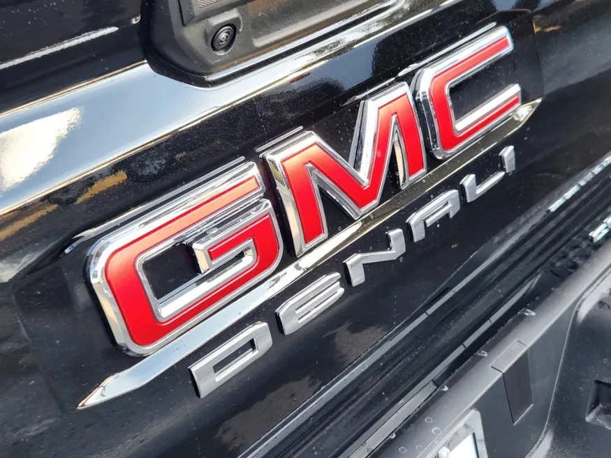 2024 GMC Canyon 4WD Denali | Photo 13 of 29