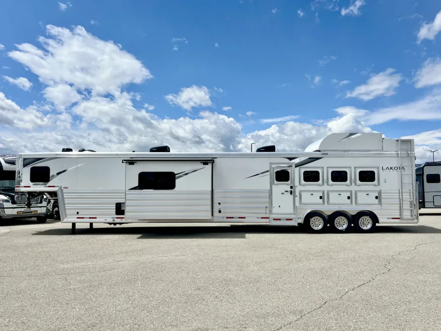 2023 Lakota BH8423T2S | Photo 23 of 29