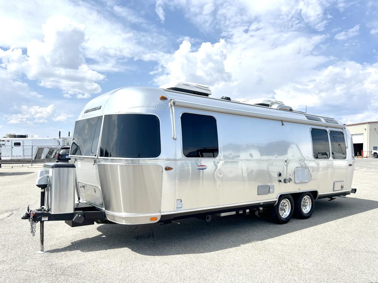 2019 Airstream International 27FB | Photo 18 of 19