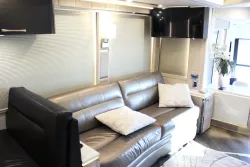 2023 Emerald Prevost H3-45 | Thumbnail Photo 6 of 34