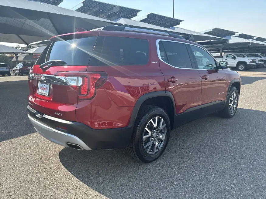 2023 GMC Acadia SLT | Photo 4 of 24