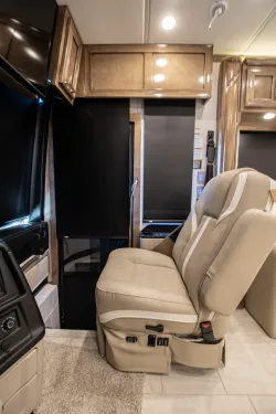 2024 Newmar Ventana 4037 | Thumbnail Photo 8 of 20