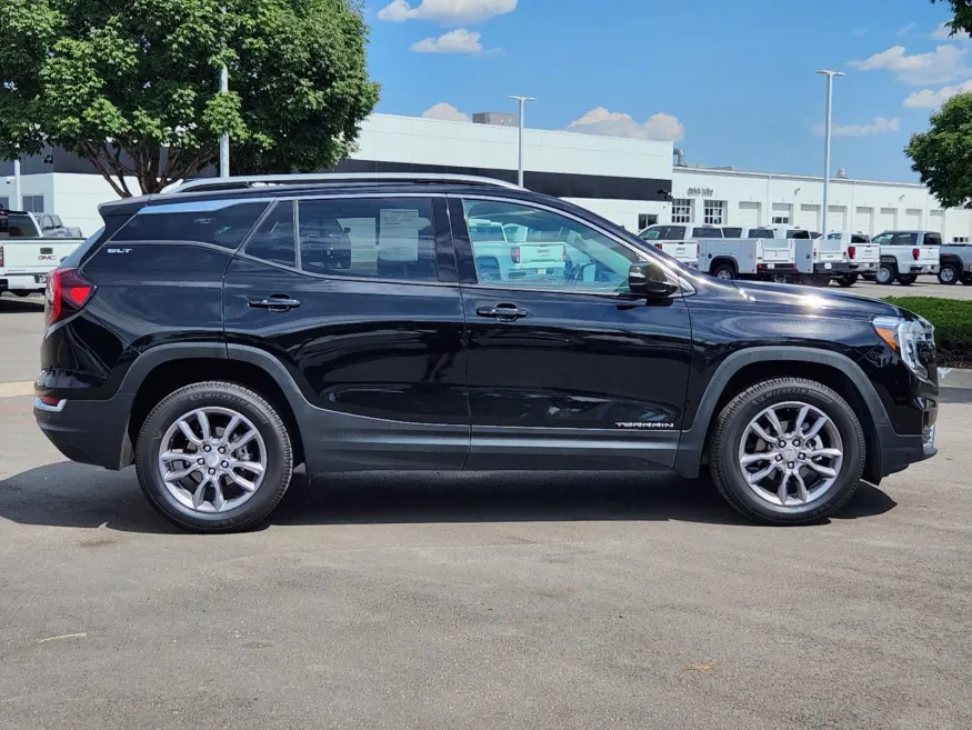 2022 GMC Terrain SLT | Photo 1 of 26