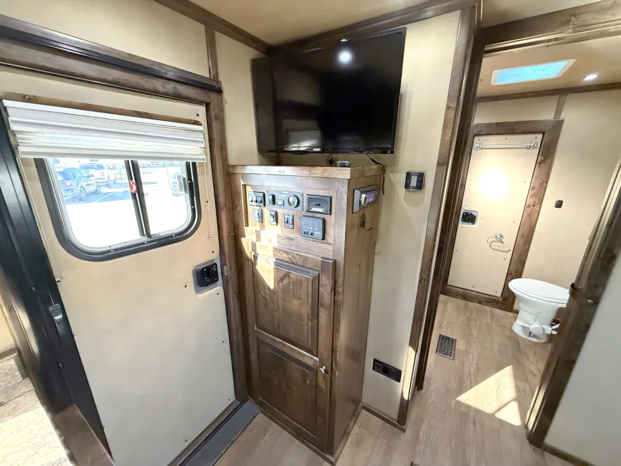 2019 Logan Coach Ultimate Sports Hauler | Photo 9 of 26