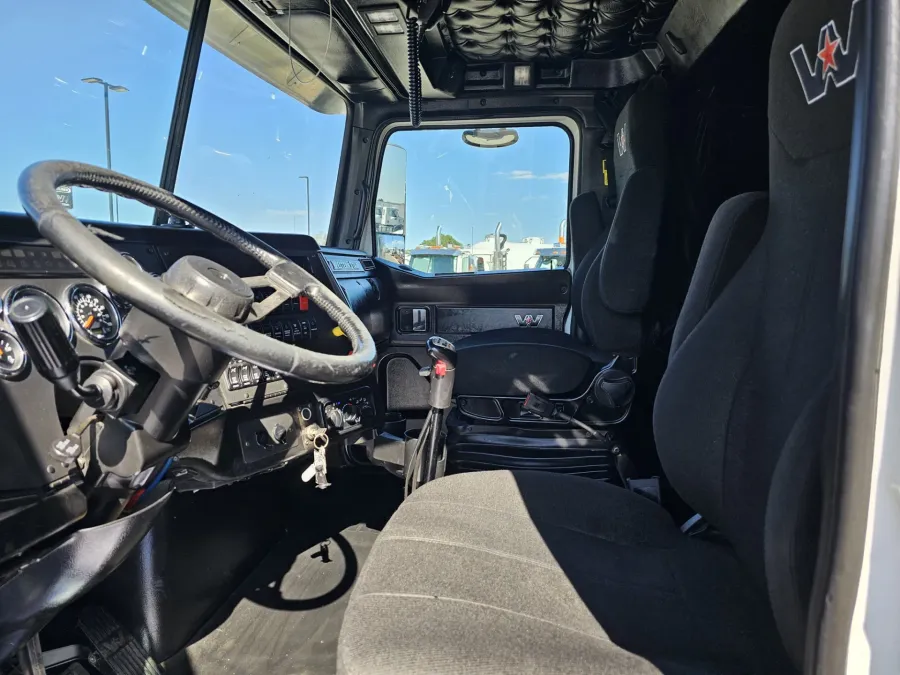 2020 Western Star 4900SA | Photo 14 of 20