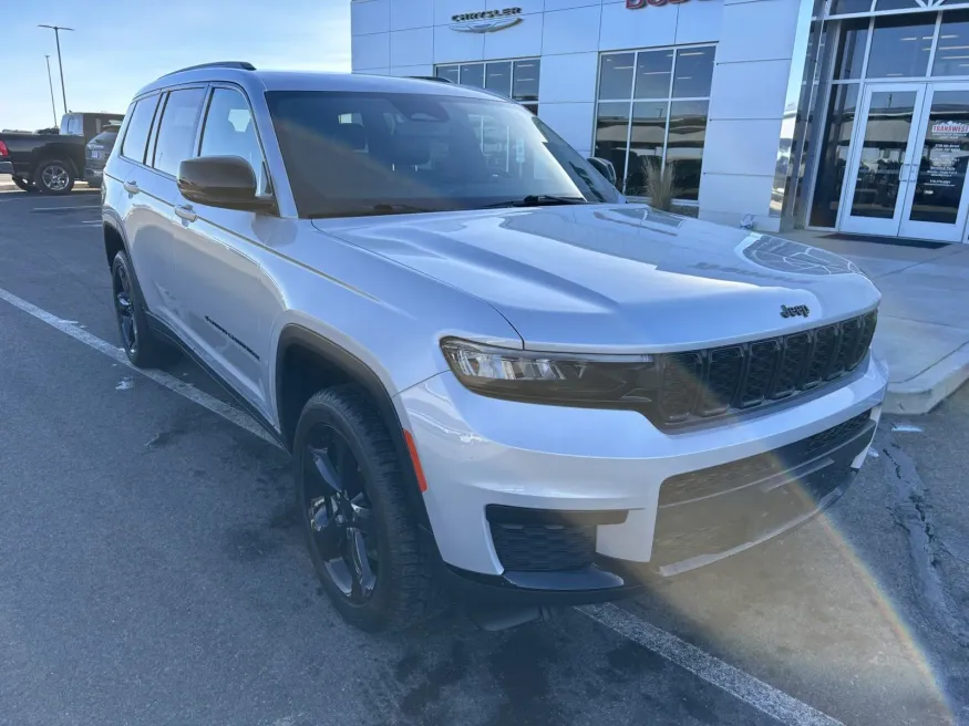 2021 Jeep Grand Cherokee L Altitude | Photo 1 of 18