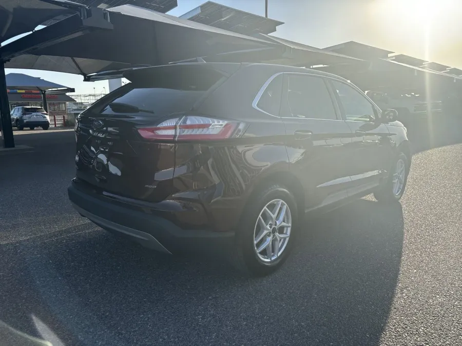 2023 Ford Edge SEL | Photo 4 of 20