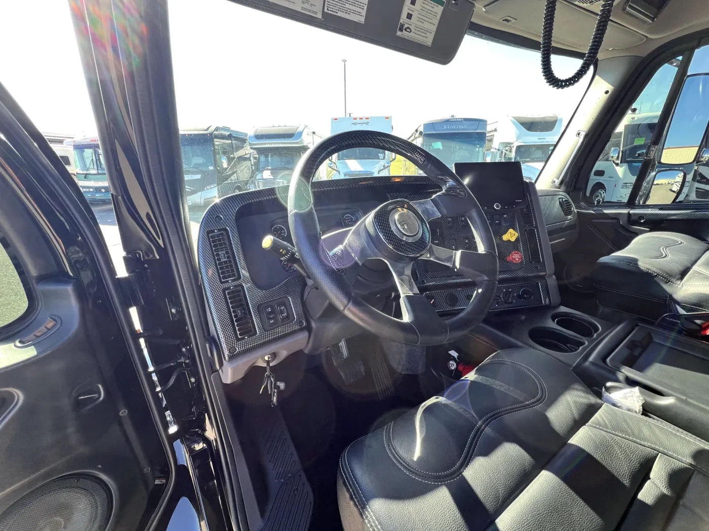 2023 Freightliner M2 112 SUMMIT HAULER | Photo 5 of 23