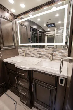 2023 Newmar London Aire 4551 | Thumbnail Photo 14 of 15